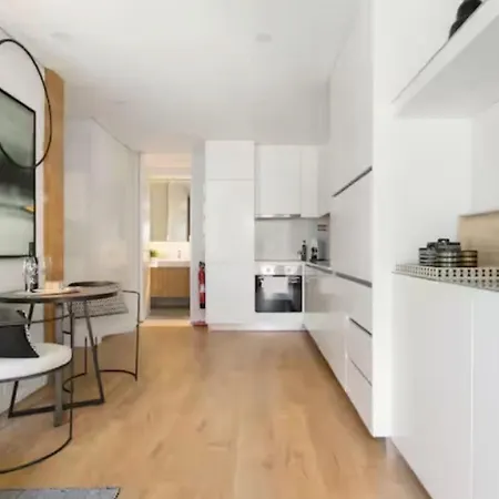 Apartament Contemporary Gem In Lisbon's Heart *
